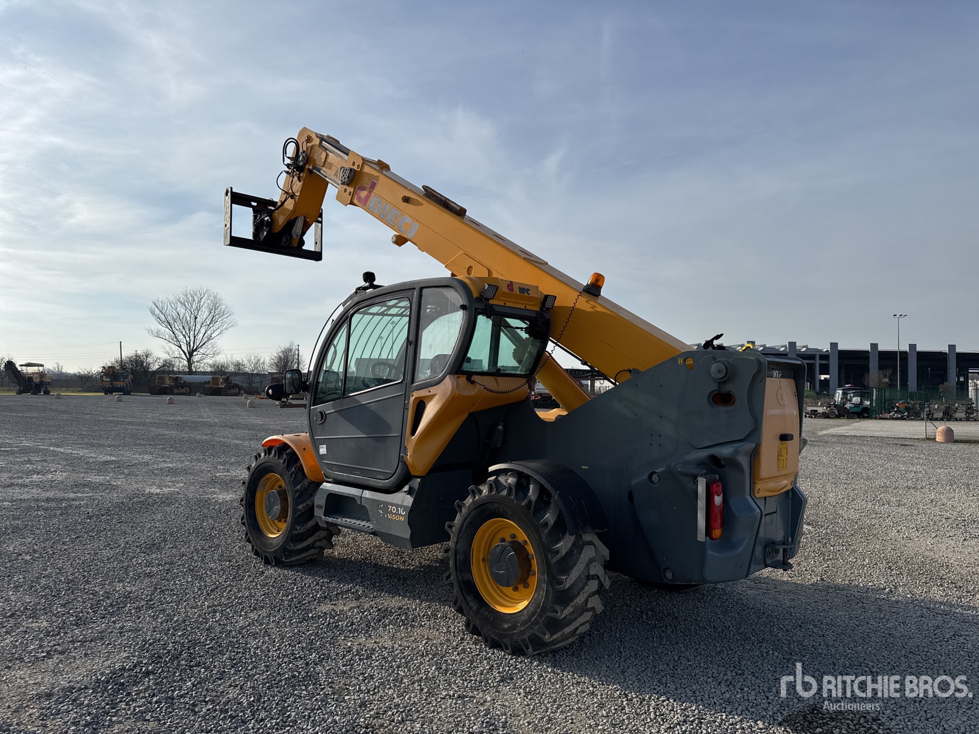 General Appearance with Foto, angolo posteriore sinistro