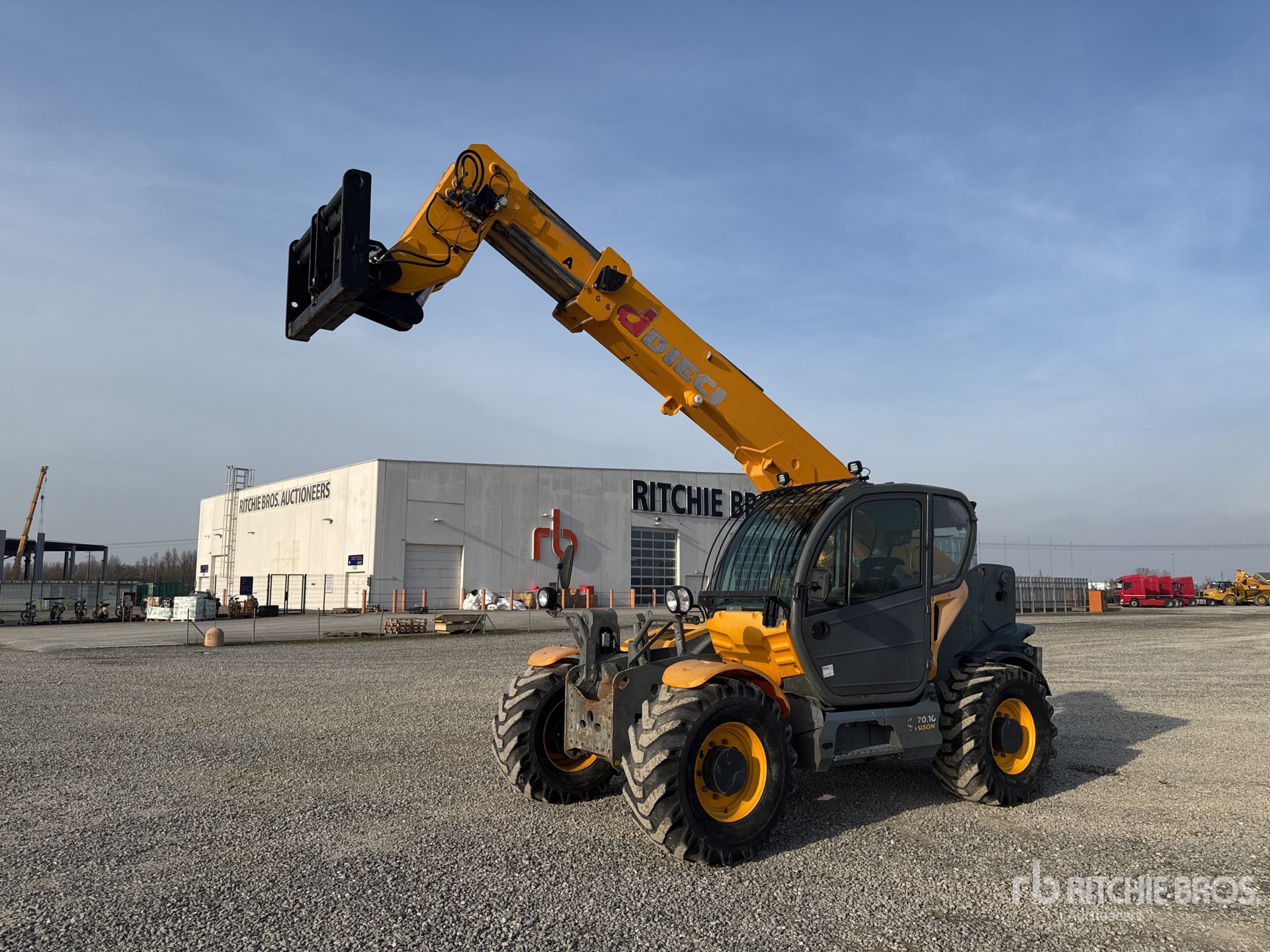 General Appearance with Foto, angolo anteriore sinistro