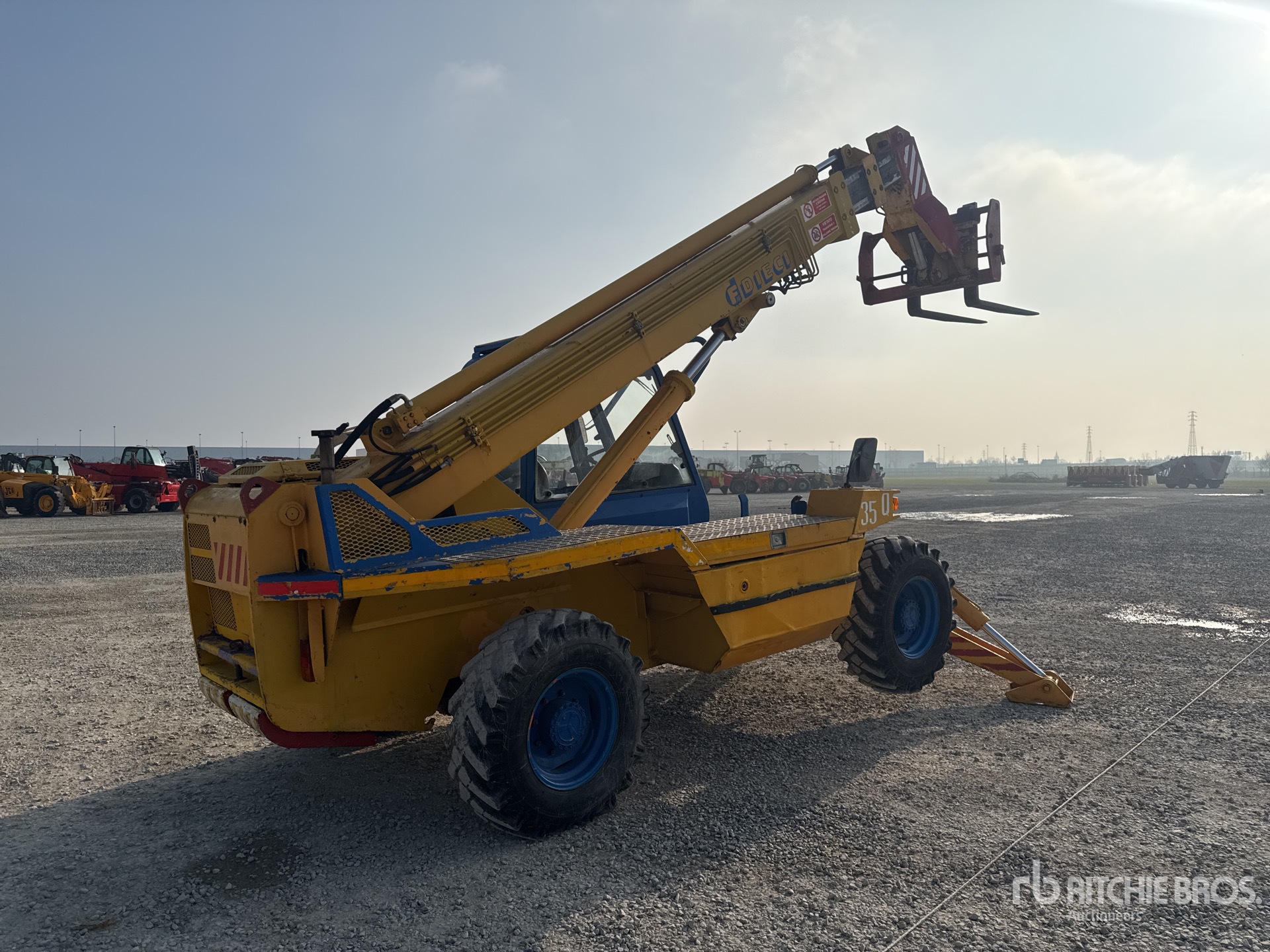 General Appearance with Imagen: esquina trasera derecha