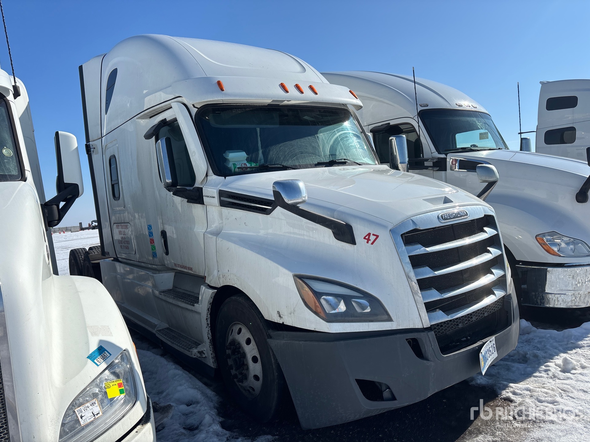 General Appearance with Picture, Right Front Corner