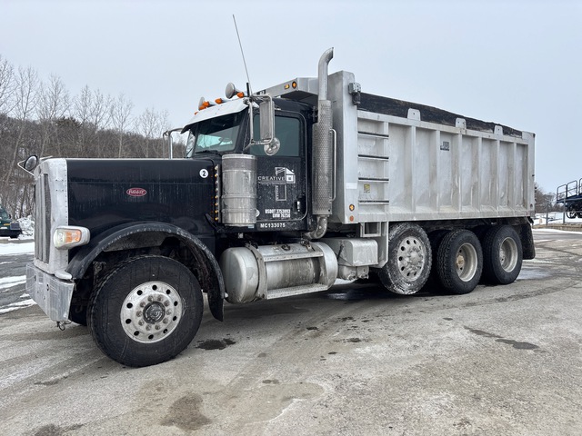 2015 Peterbilt 388 8x4 Tri/A Dump Truck 2015 Peterbilt 388 8x4 Tri/A Dump Truck