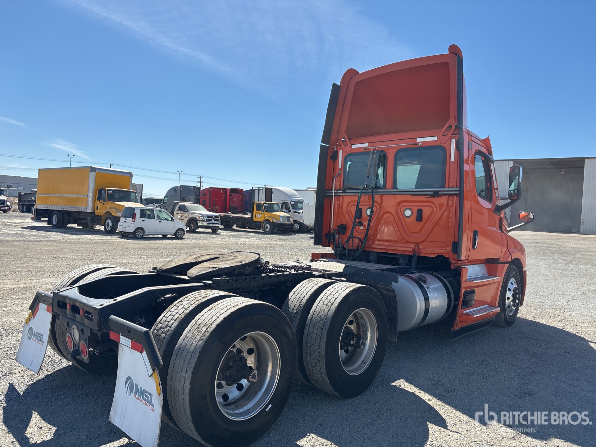 General Appearance with Foto, angolo anteriore sinistro