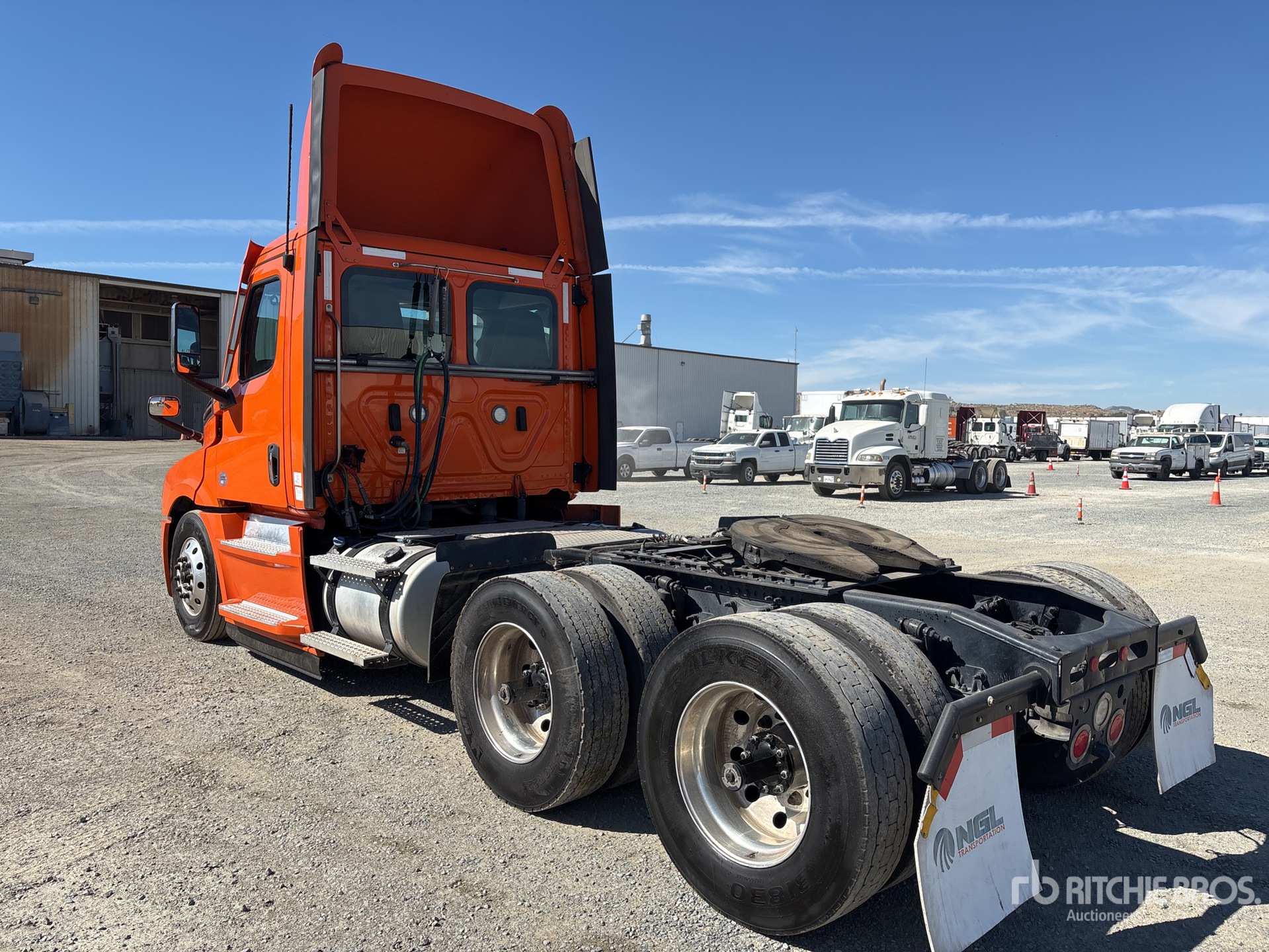 General Appearance with Foto, angolo posteriore sinistro