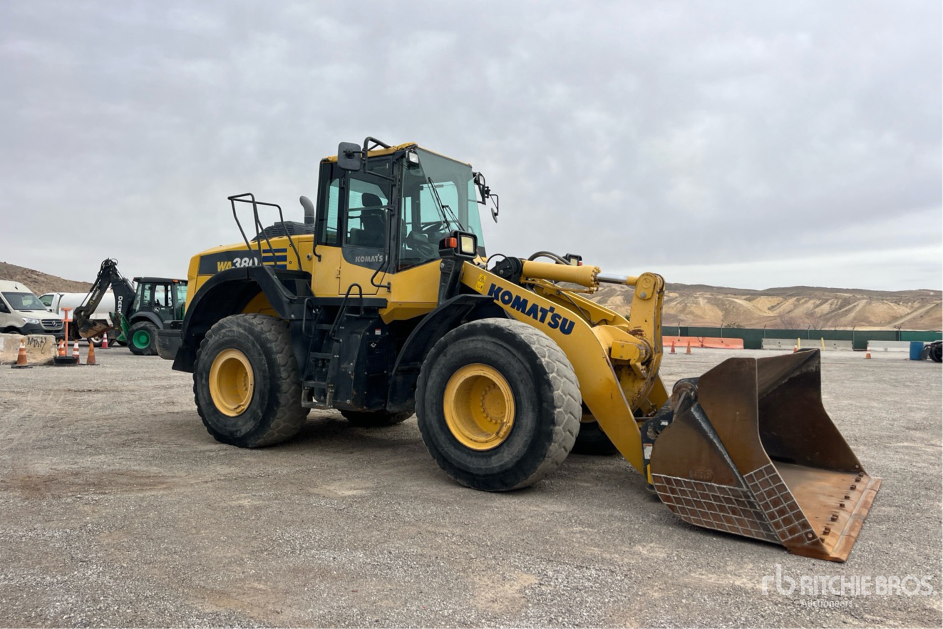 General Appearance with Bild, Ecke vorne rechts