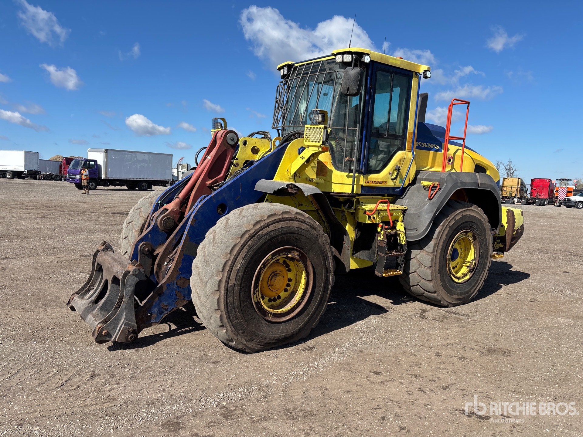Photo of a 2018 Volvo L120H