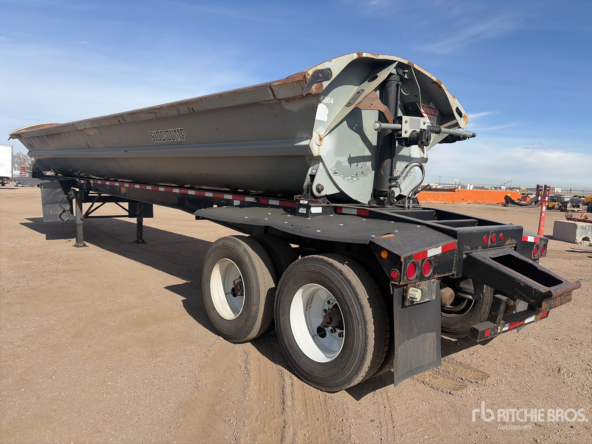 General Appearance with Bild, Ecke hinten links