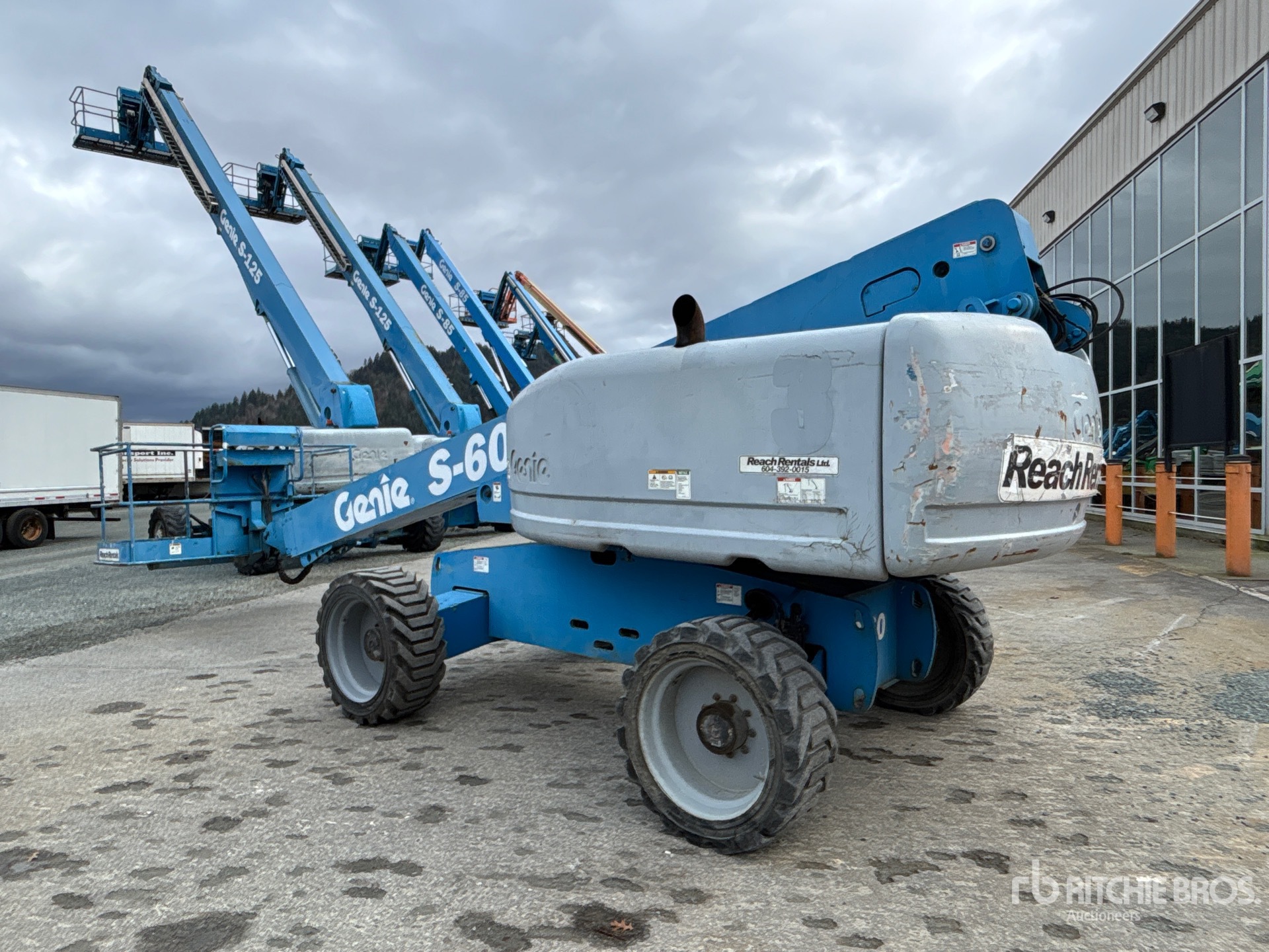 General Appearance with Foto, angolo posteriore sinistro