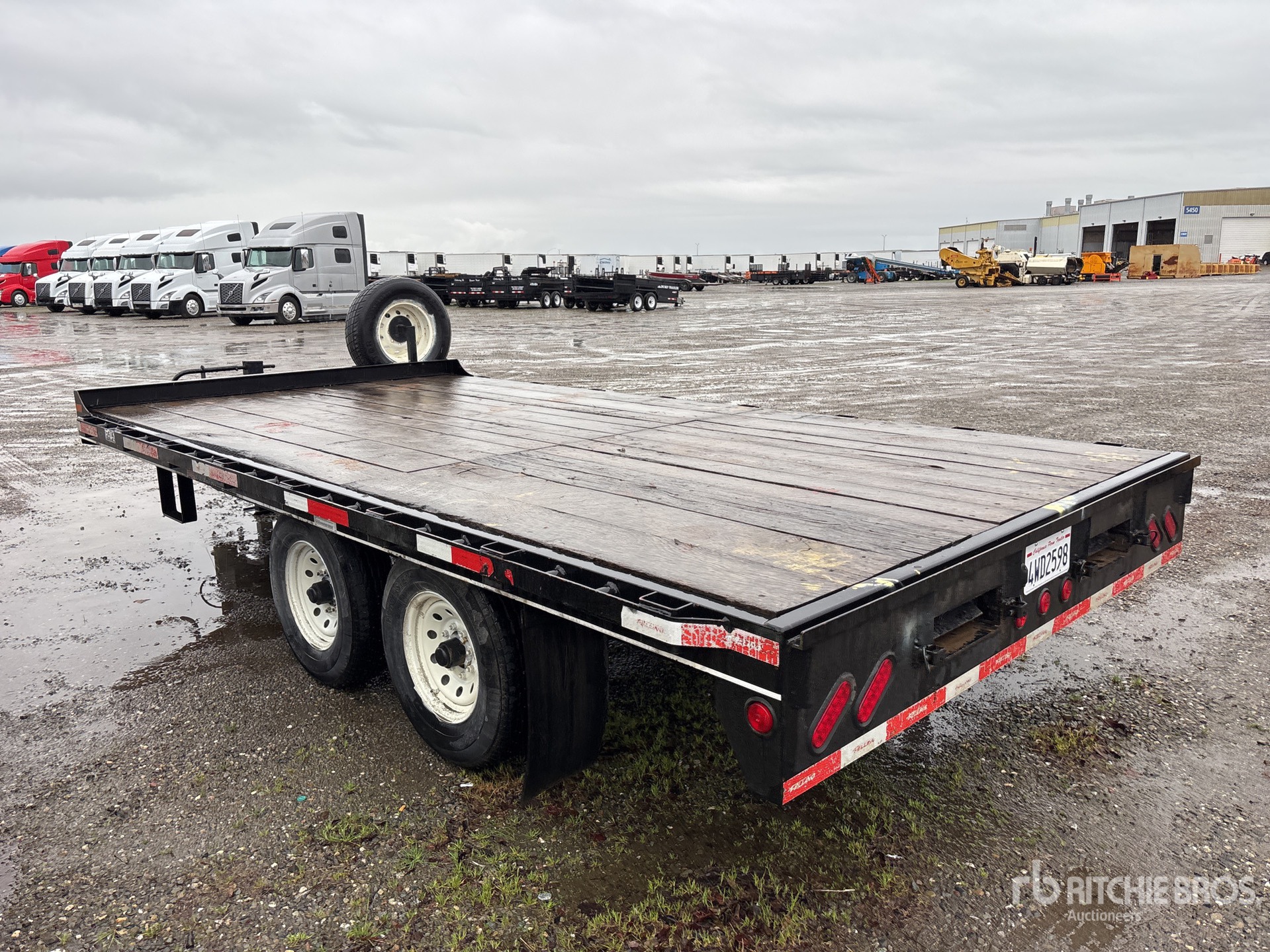 General Appearance with Foto, angolo posteriore sinistro