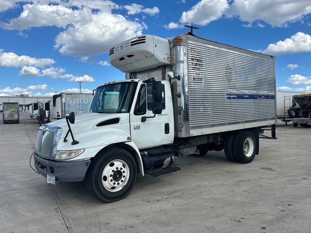 2007 International 4300 DT466 4x2 Refrigerated Truck