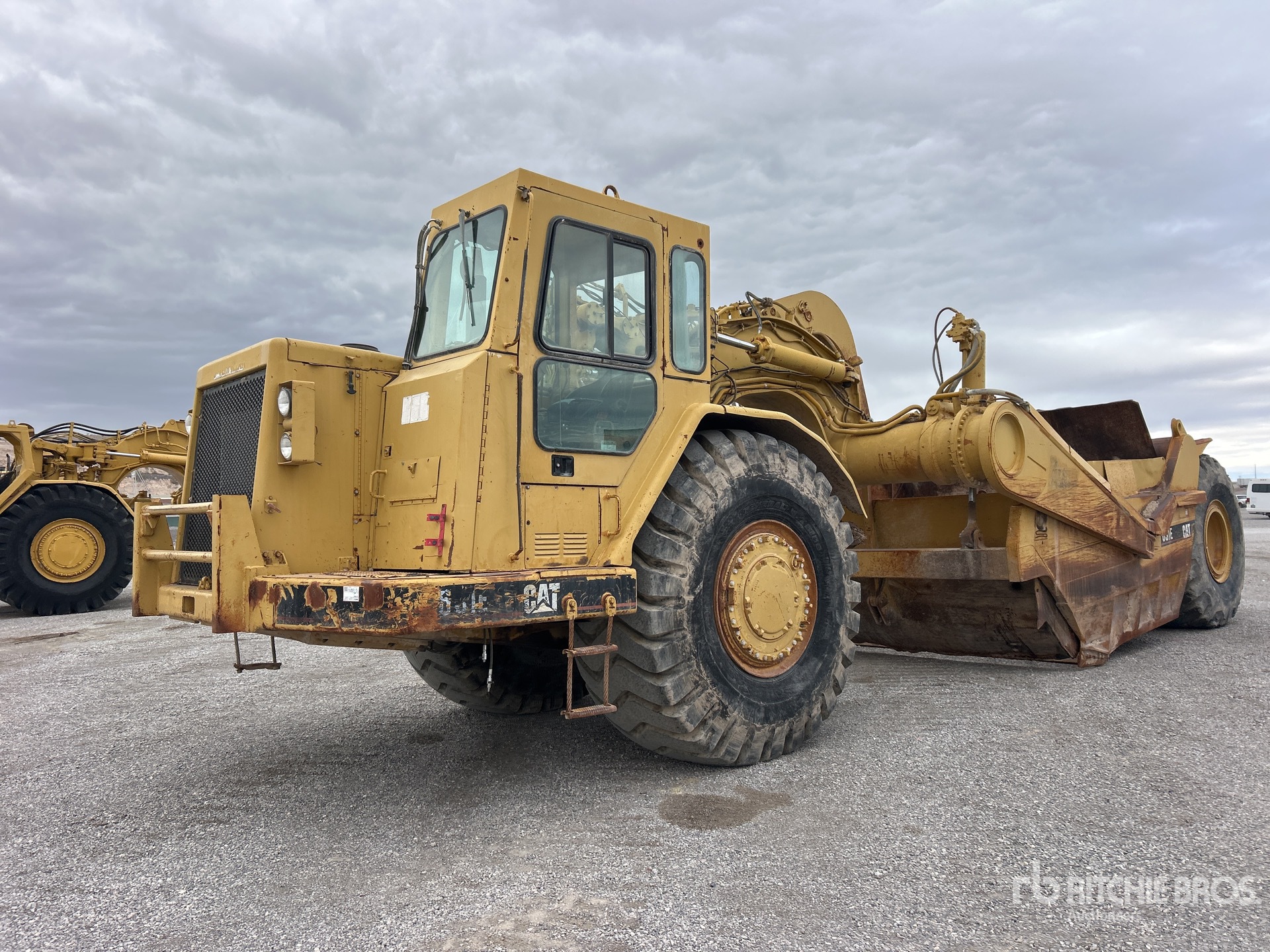 General Appearance with Bild, Ecke vorne links