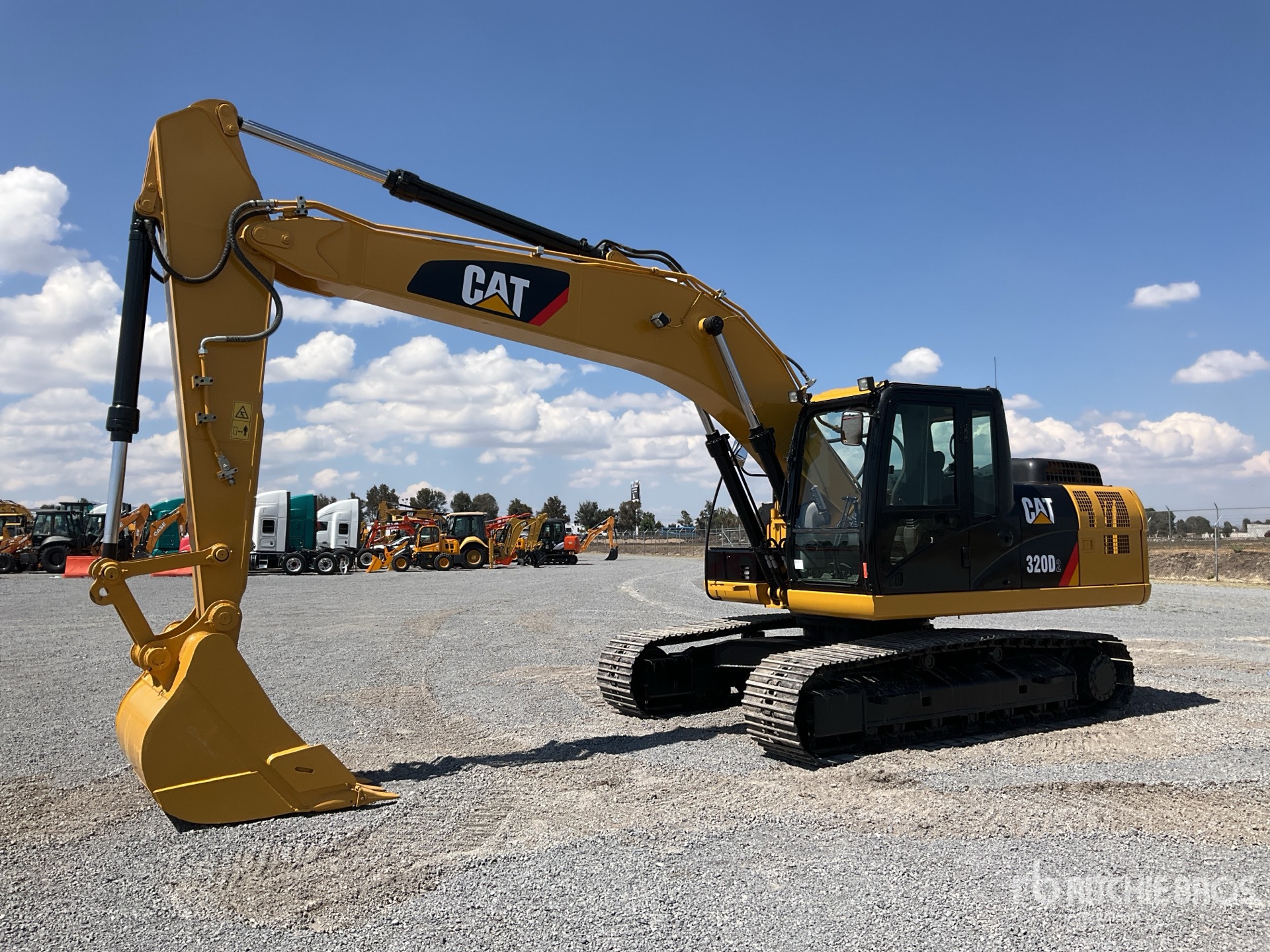2017 Caterpillar 320D2