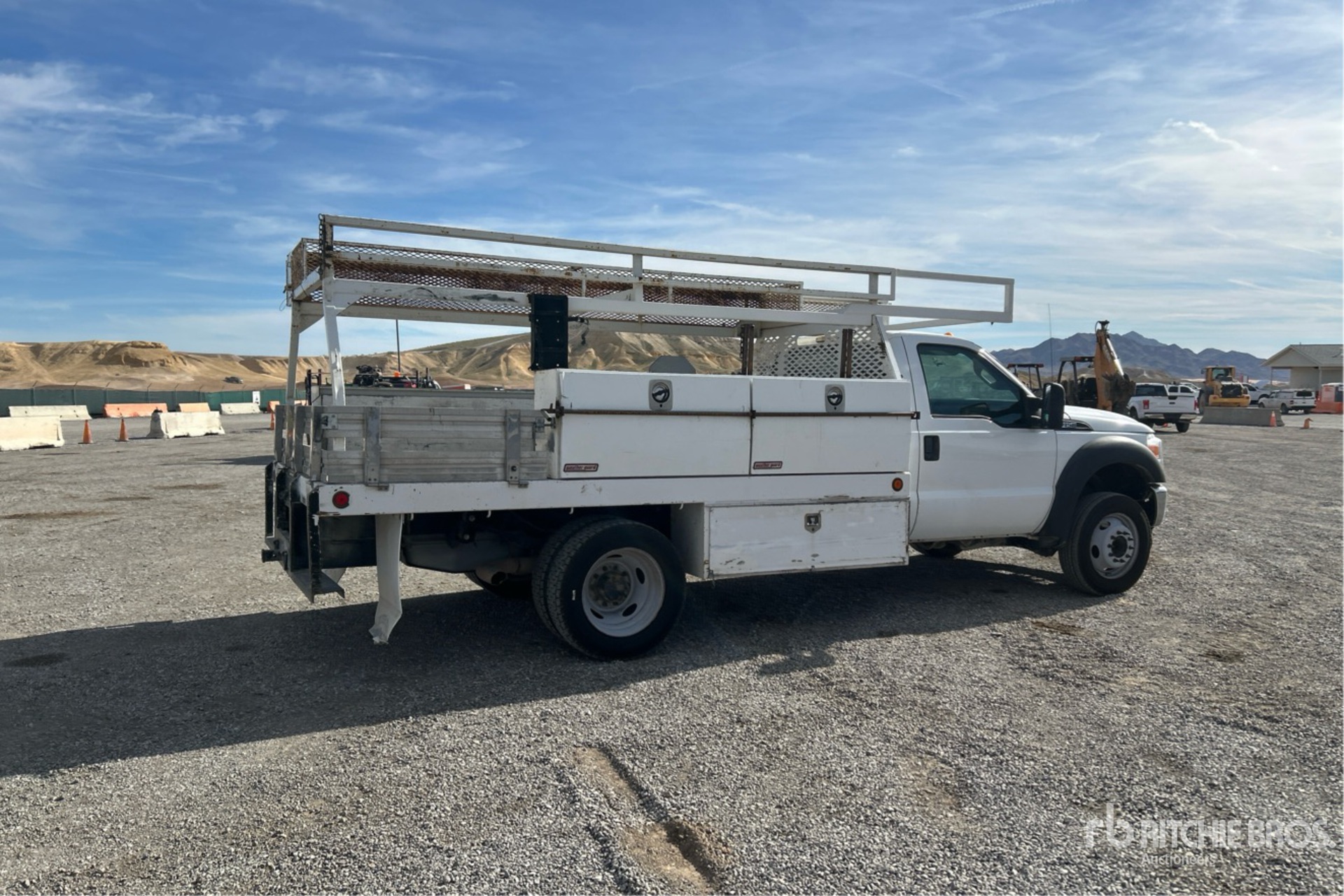 Aspect général with Image, coin arrière droit