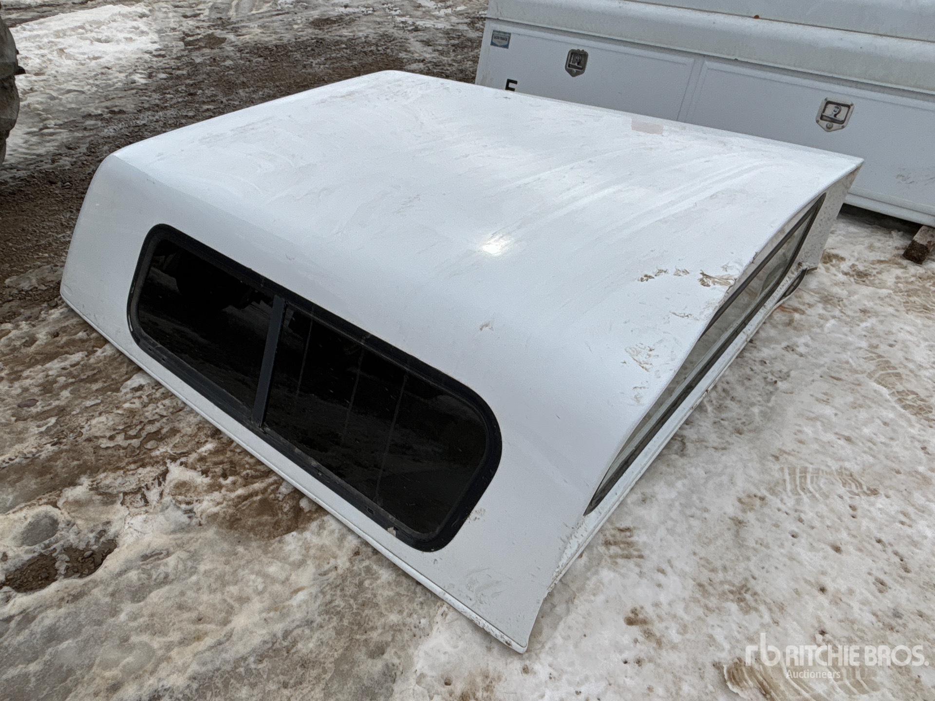 Aspect général with Image, coin avant droit