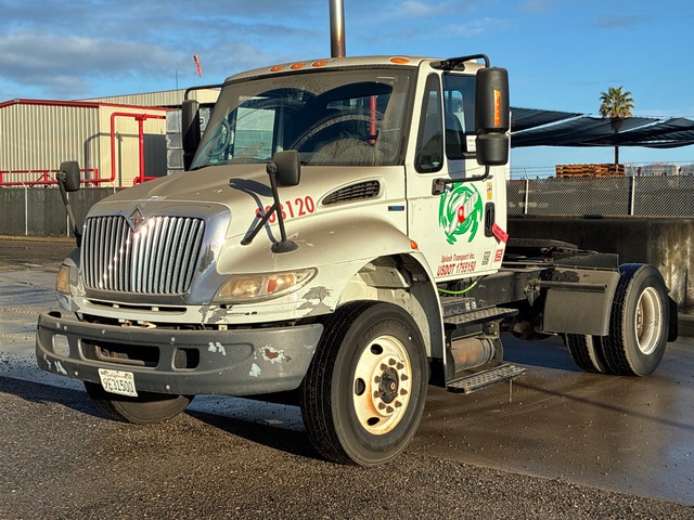 2009 International DuraStar 4400 4x2 S/A Day Cab Truck Tractor