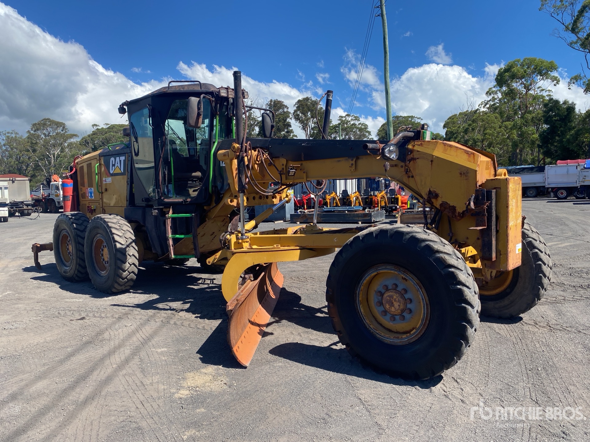 General Appearance with Picture, Right Front Corner