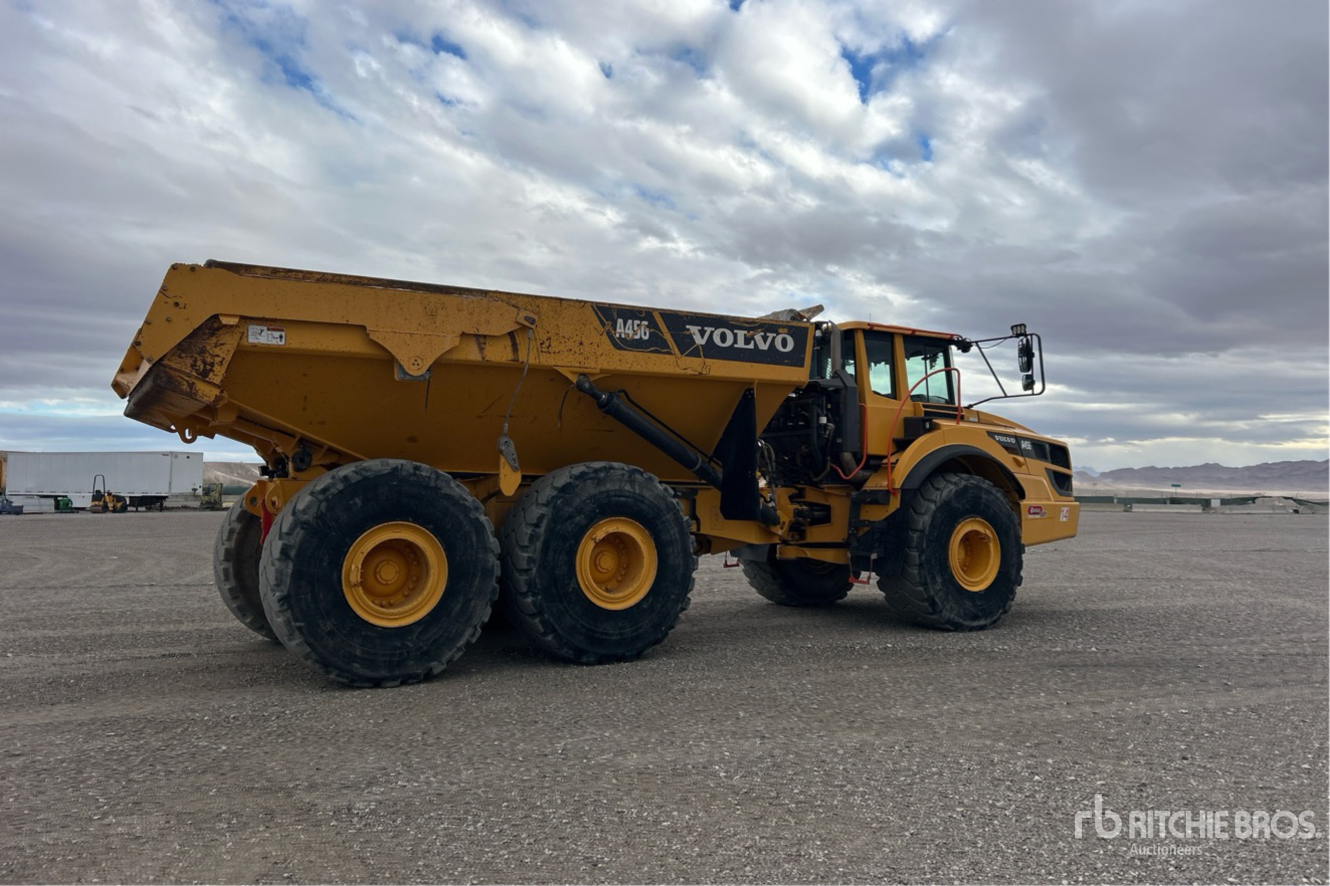 General Appearance with Bild, Ecke hinten rechts