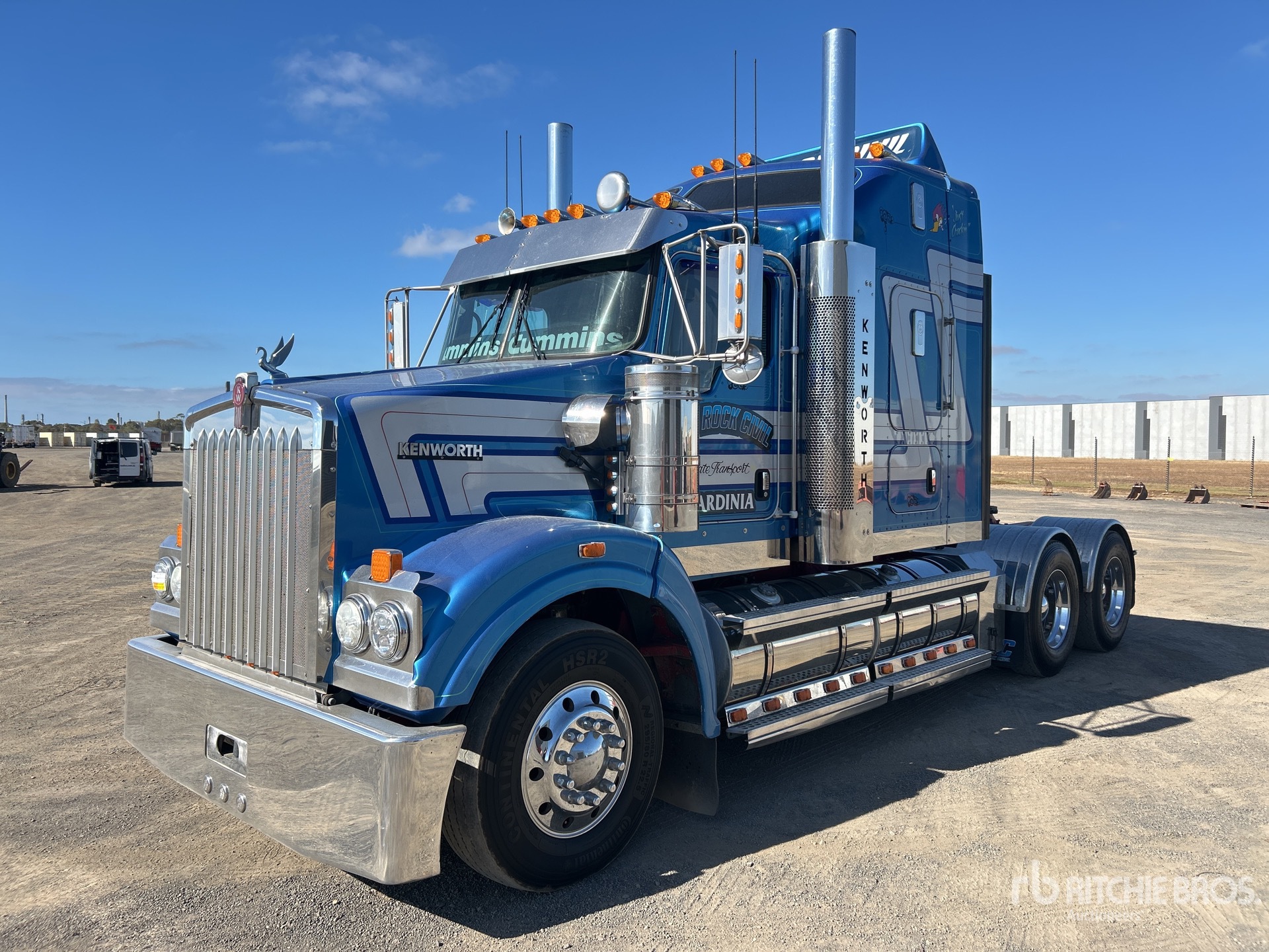 General Appearance with Picture, Right Front Corner