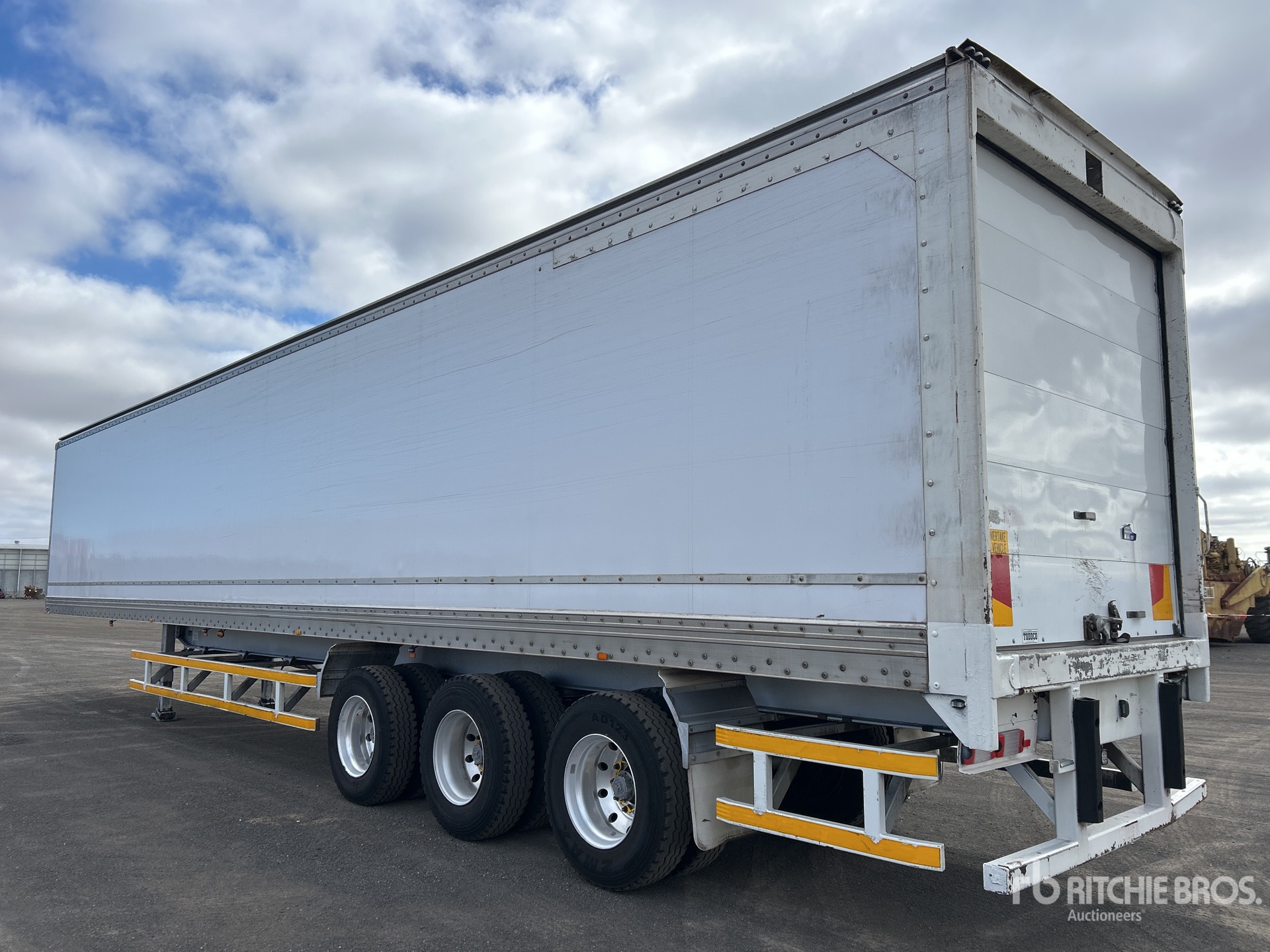 General Appearance with Zdjęcie, prawy dolny róg