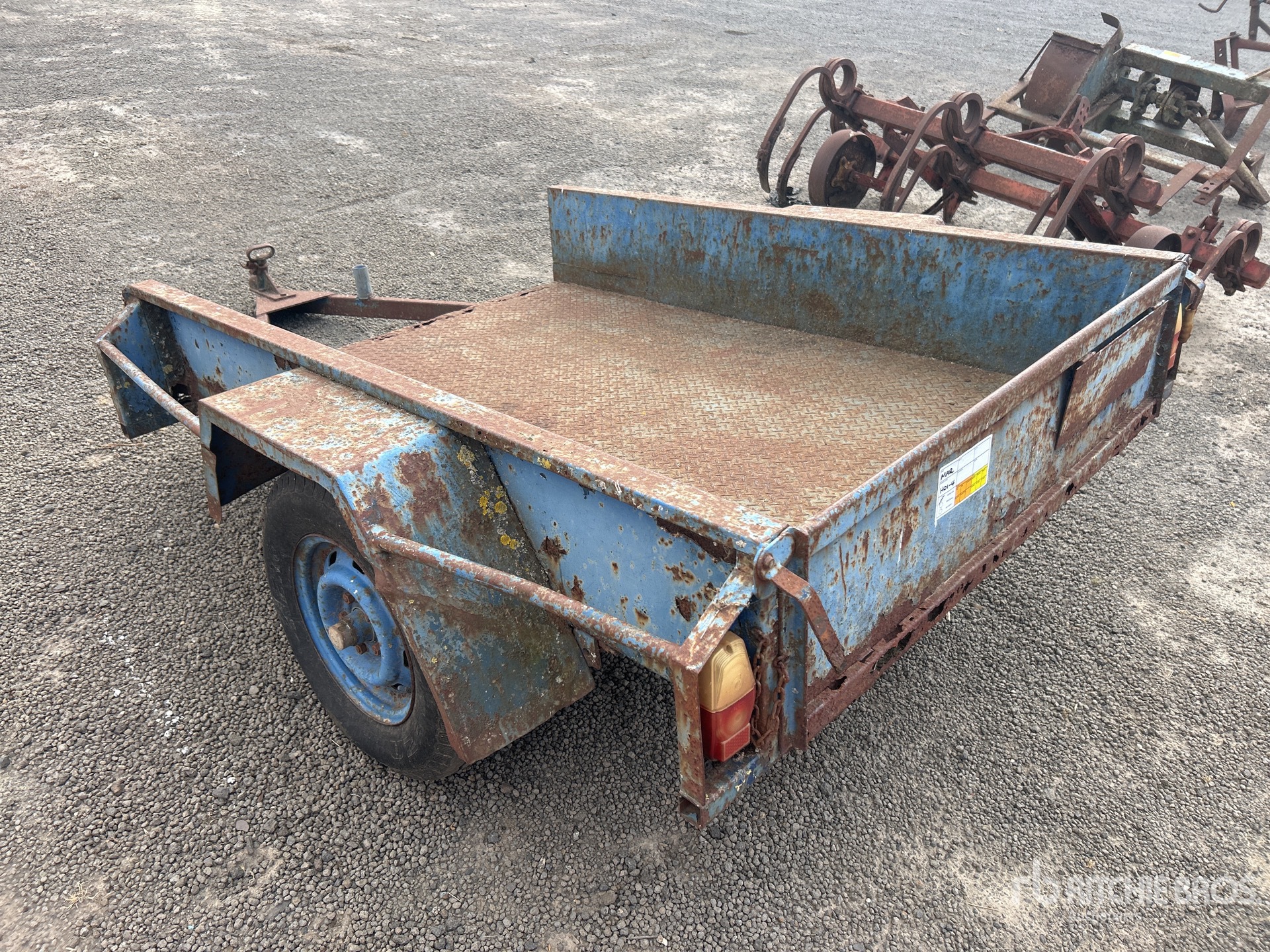 General Appearance with Picture, Left Rear Corner