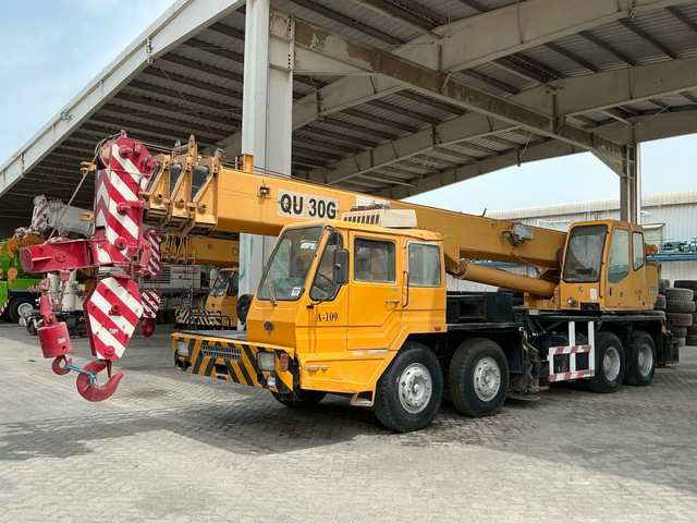 2007 SICHUAN CHANGJIANG QZC5307JQZQY25G 25 ton 8x4x4 Hydraulic Truck Crane