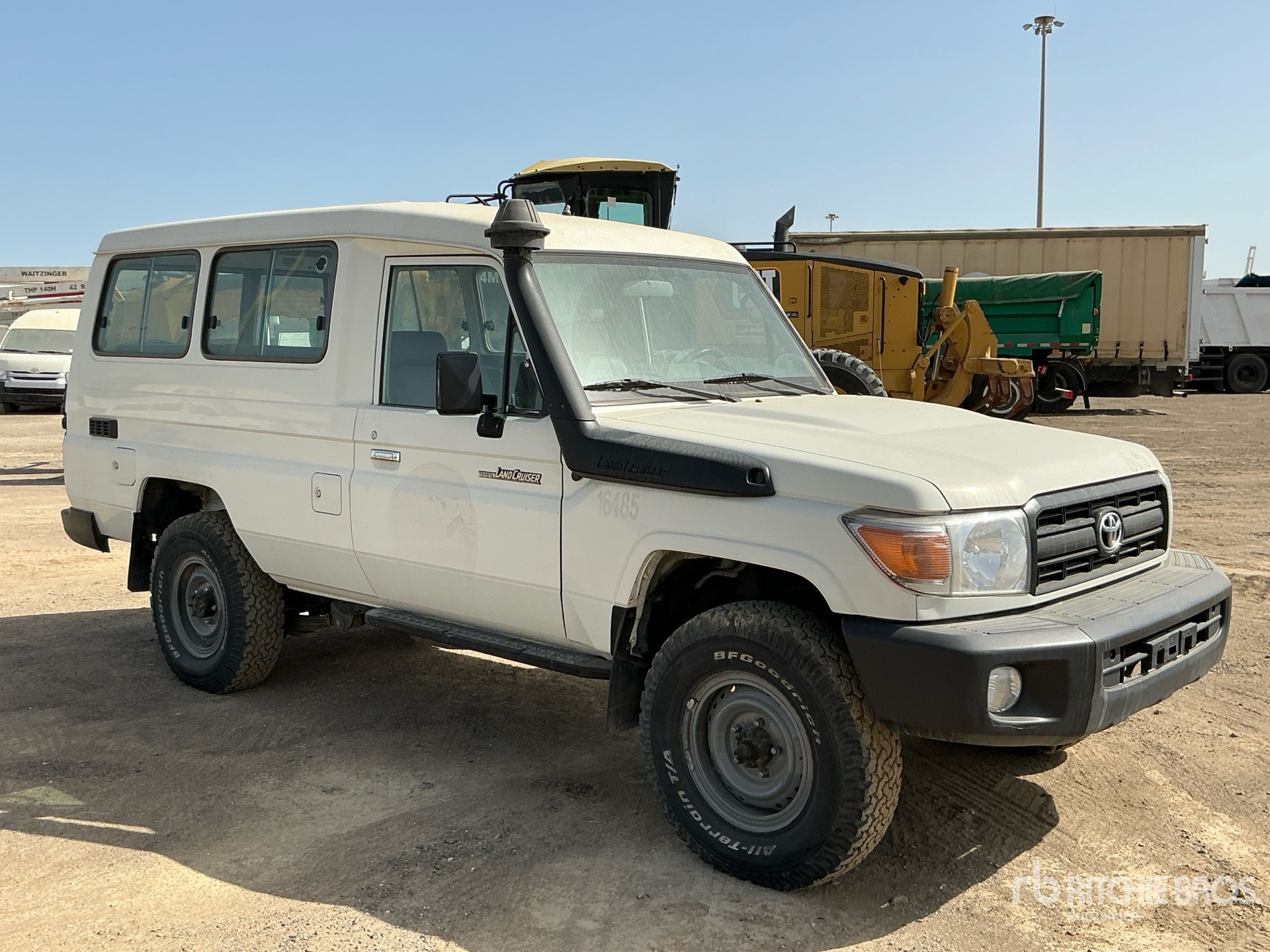 General Appearance with Picture, Right Front Corner