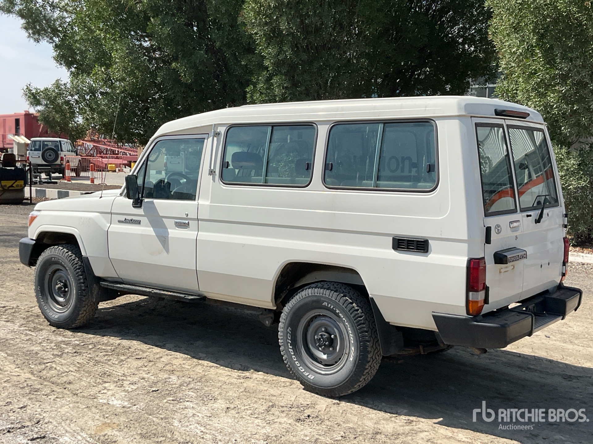 General Appearance with Bild, Ecke hinten links