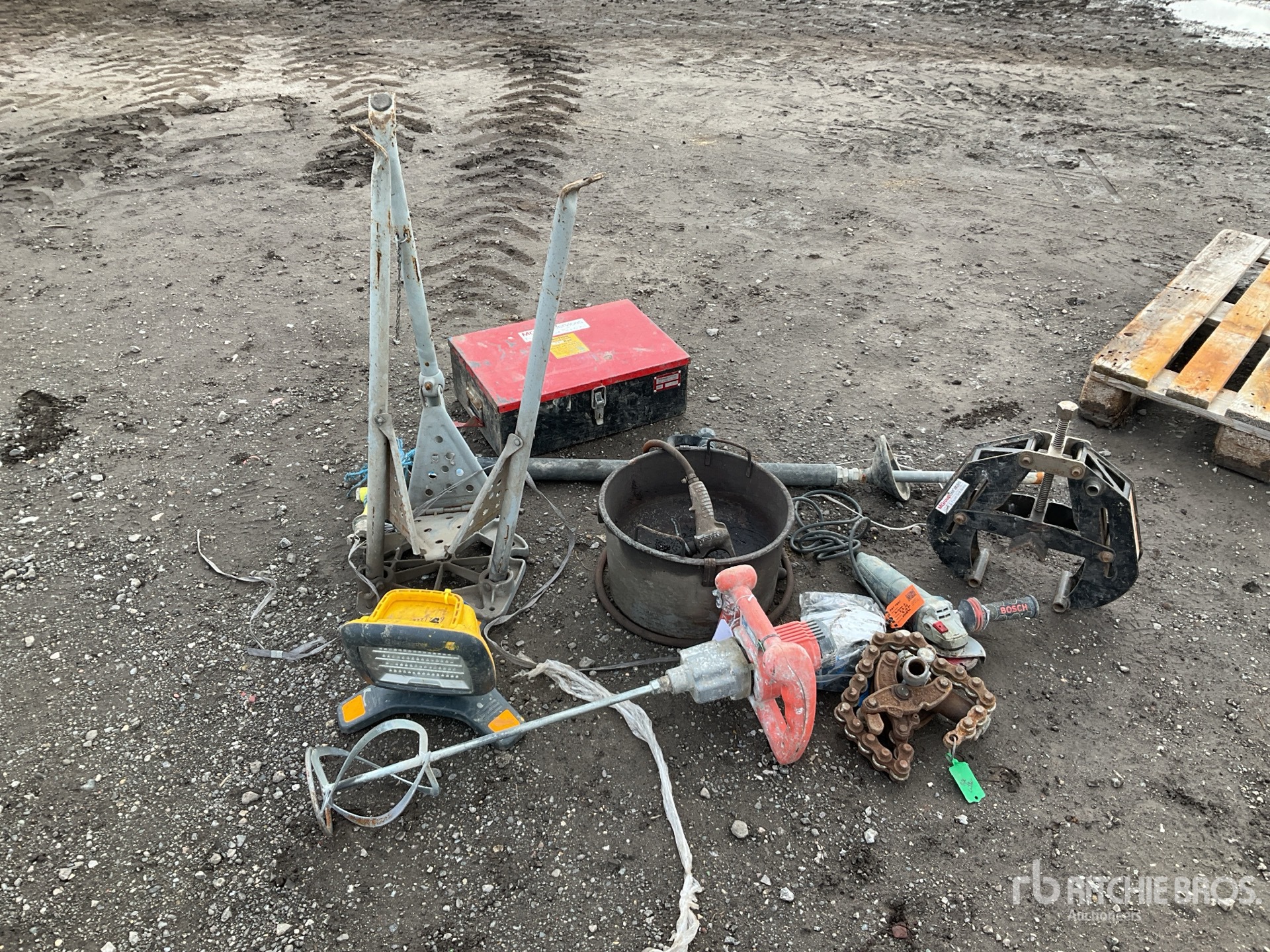 General Appearance with Picture, Left Front Corner