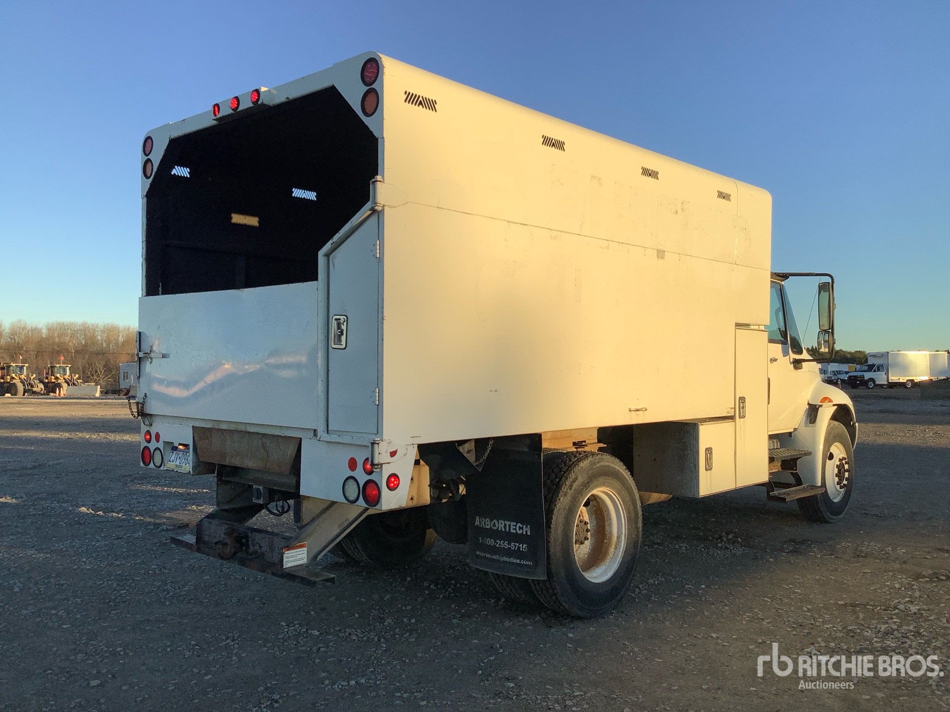 Aspect général with Image, coin arrière droit