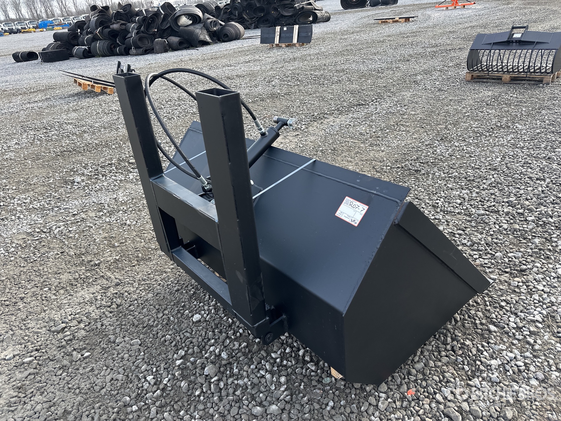 General Appearance with Picture, Right Rear Corner