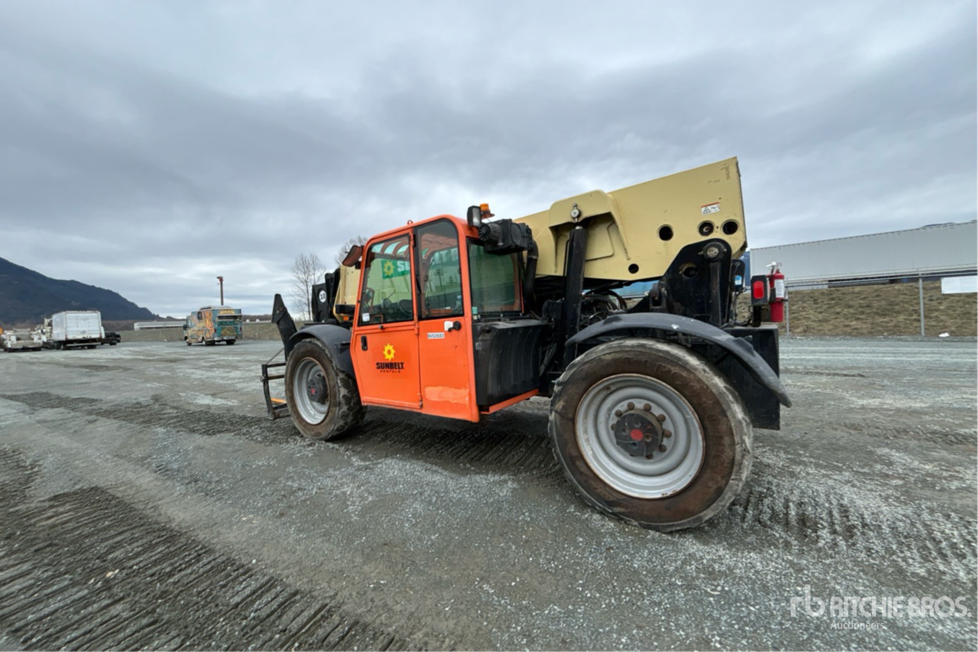 General Appearance with Foto, angolo posteriore sinistro