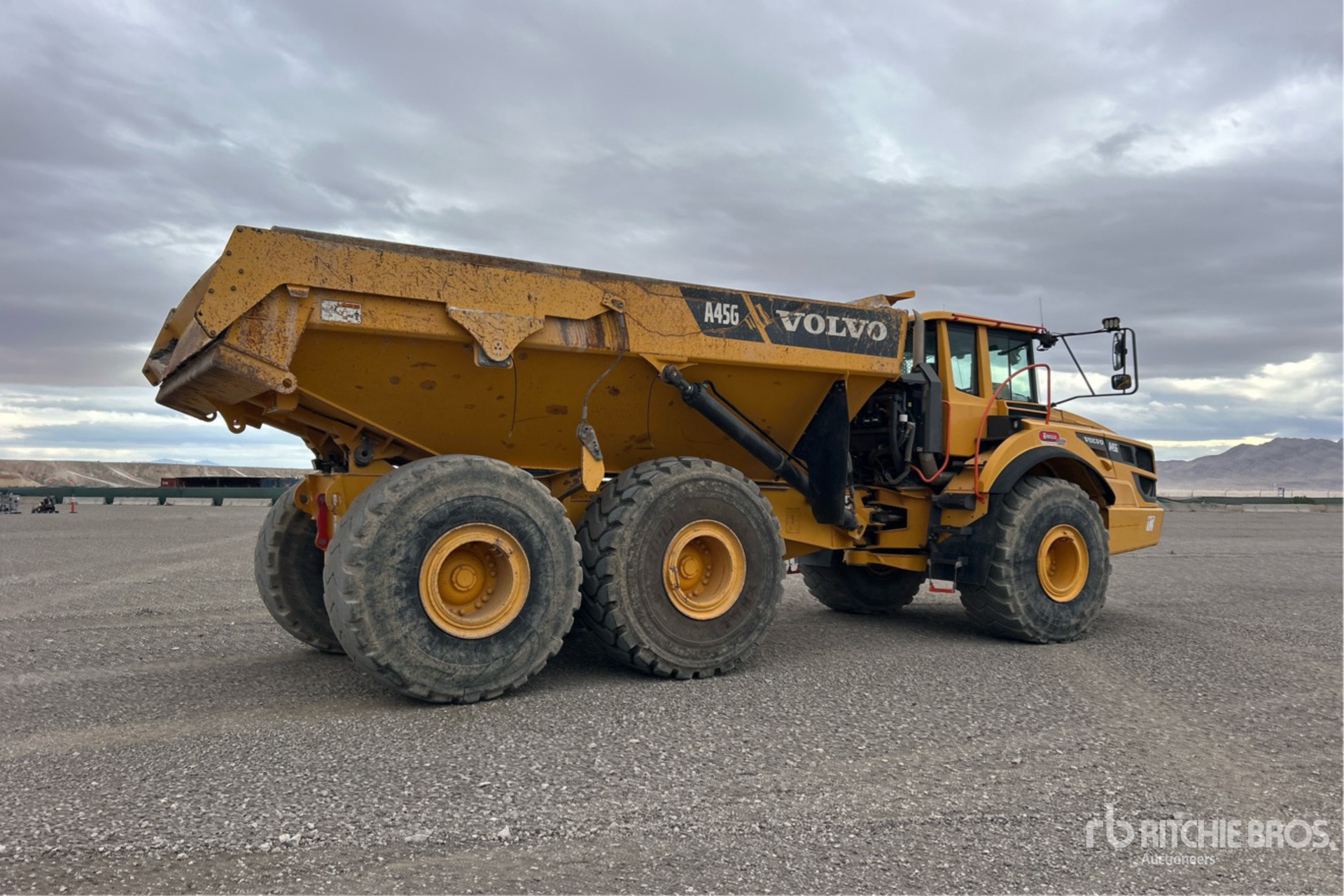 General Appearance with Bild, Ecke hinten rechts