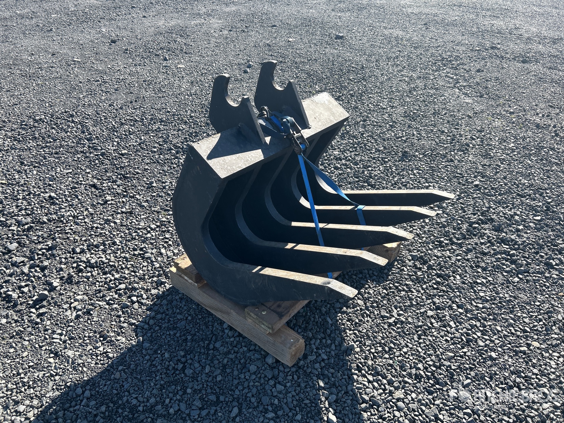 General Appearance with Bild, Ecke vorne rechts