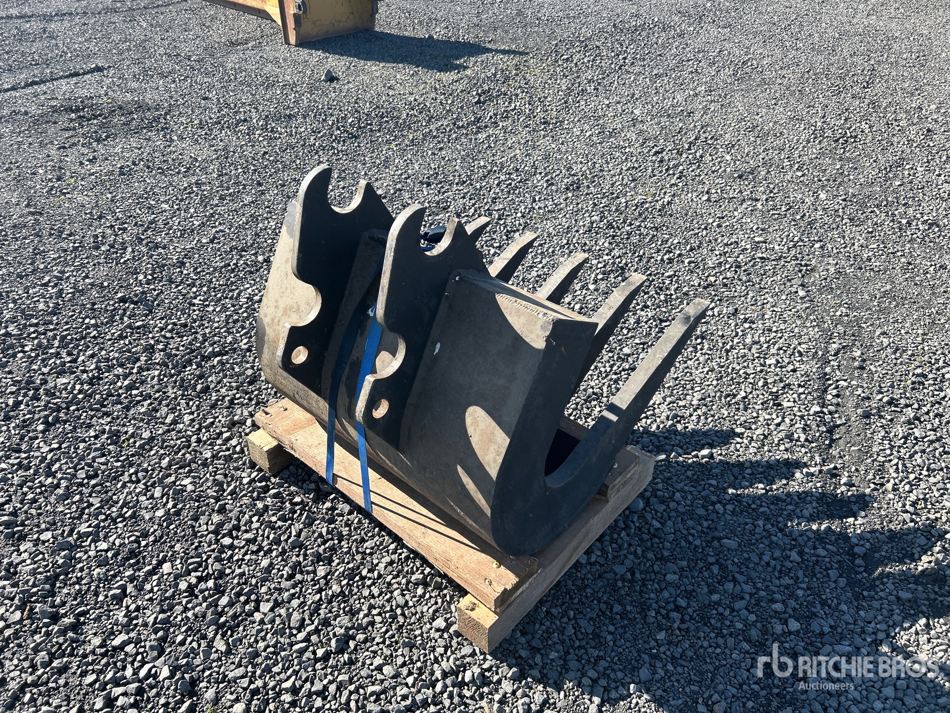 General Appearance with Bild, Ecke hinten rechts