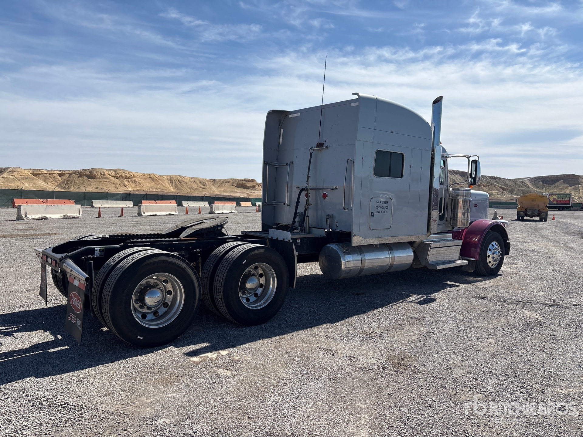 Aspect général with Image, coin arrière droit