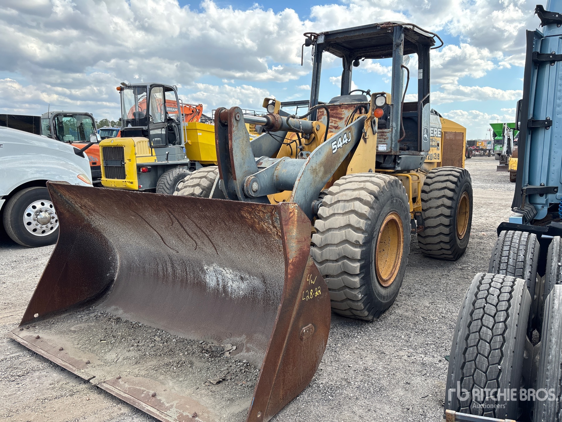 General Appearance with Picture, Left Front Corner