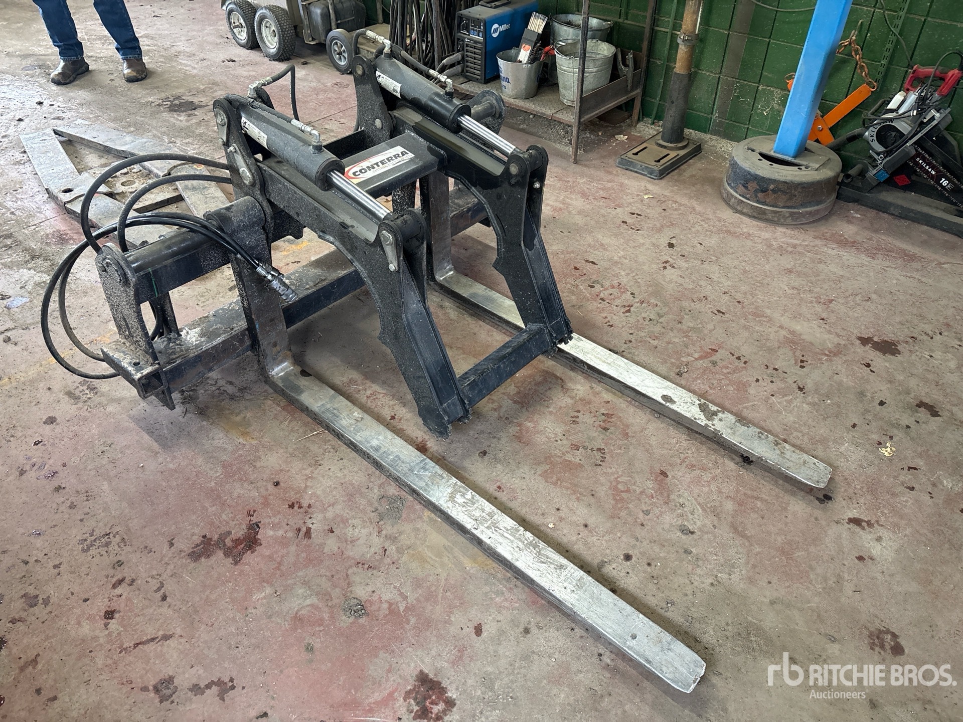 General Appearance with Picture, Right Front Corner