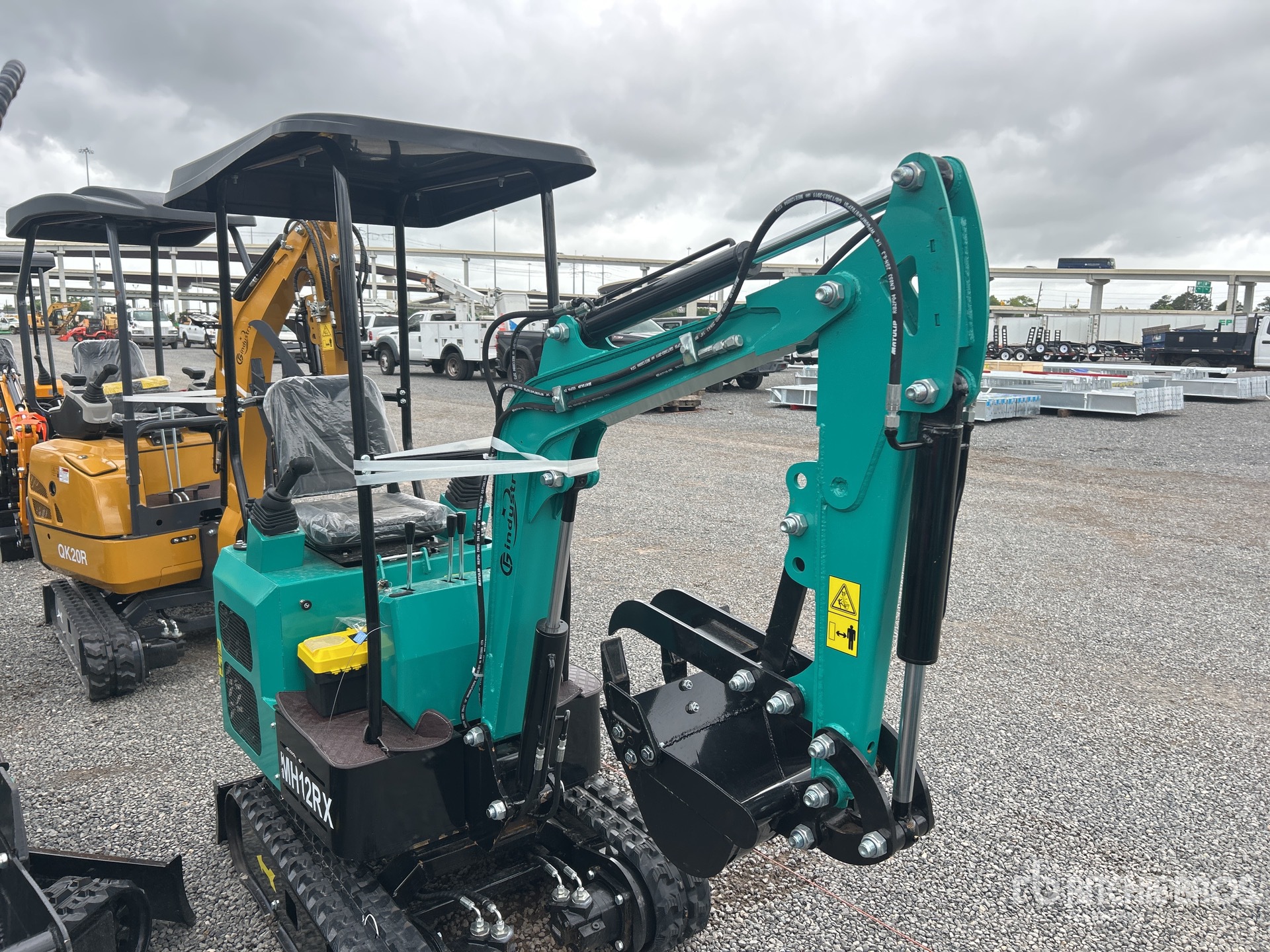 General Appearance with Picture, Right Front Corner