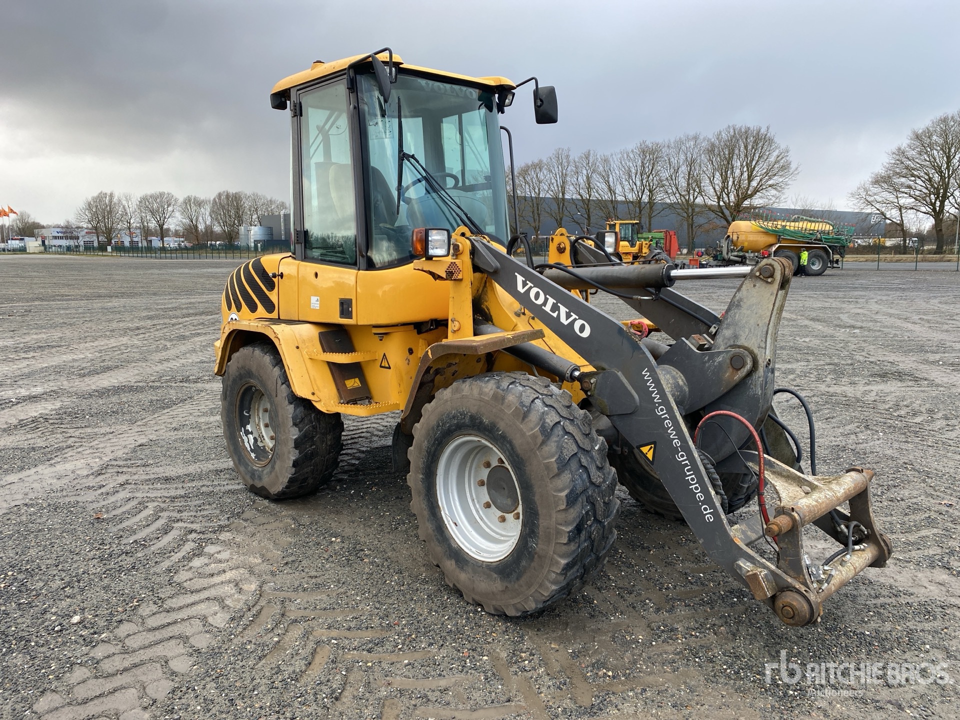 General Appearance with Picture, Right Front Corner