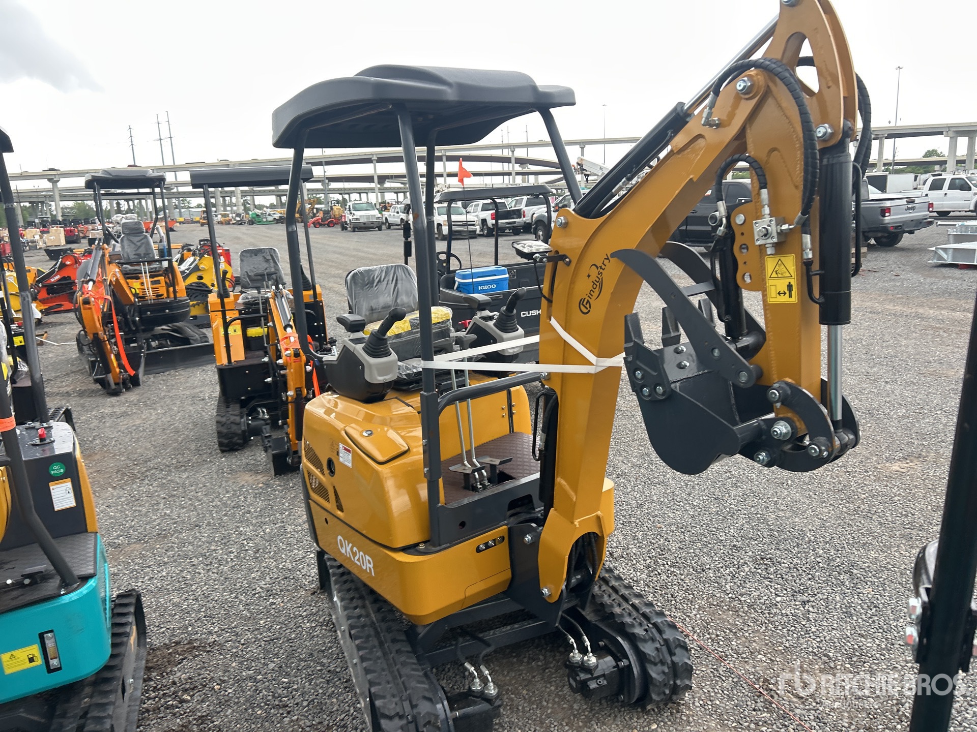 General Appearance with Picture, Right Front Corner