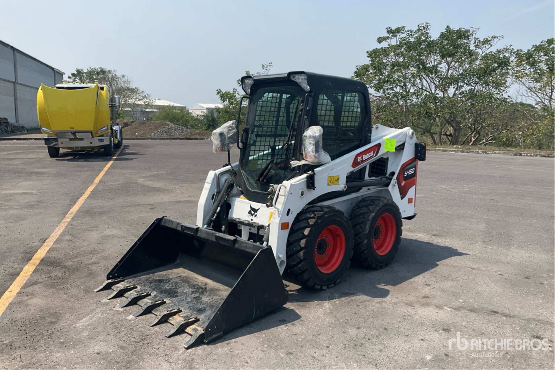 General Appearance with Picture, Left Front Corner