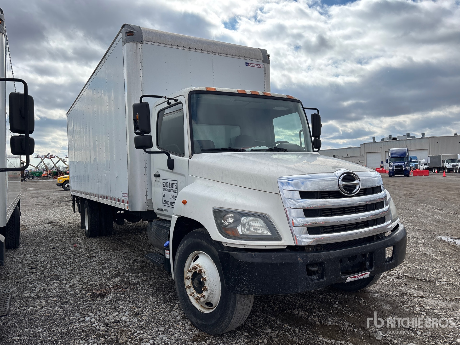 General Appearance with Image, coin avant droit