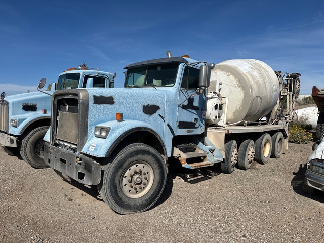 2004 Freightliner FLD 120 Mixer Truck (Inoperable)