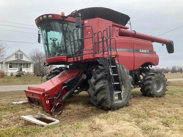 2009 Case IH AF8120 4x4 Combine Harvester (Inoperable) 2009 Case IH AF8120 4x4 Combine Harvester (Inoperable)