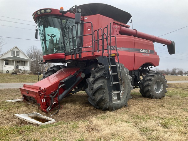 2009 Case IH 8120 4x4 Combine Harvester (Inoperable)