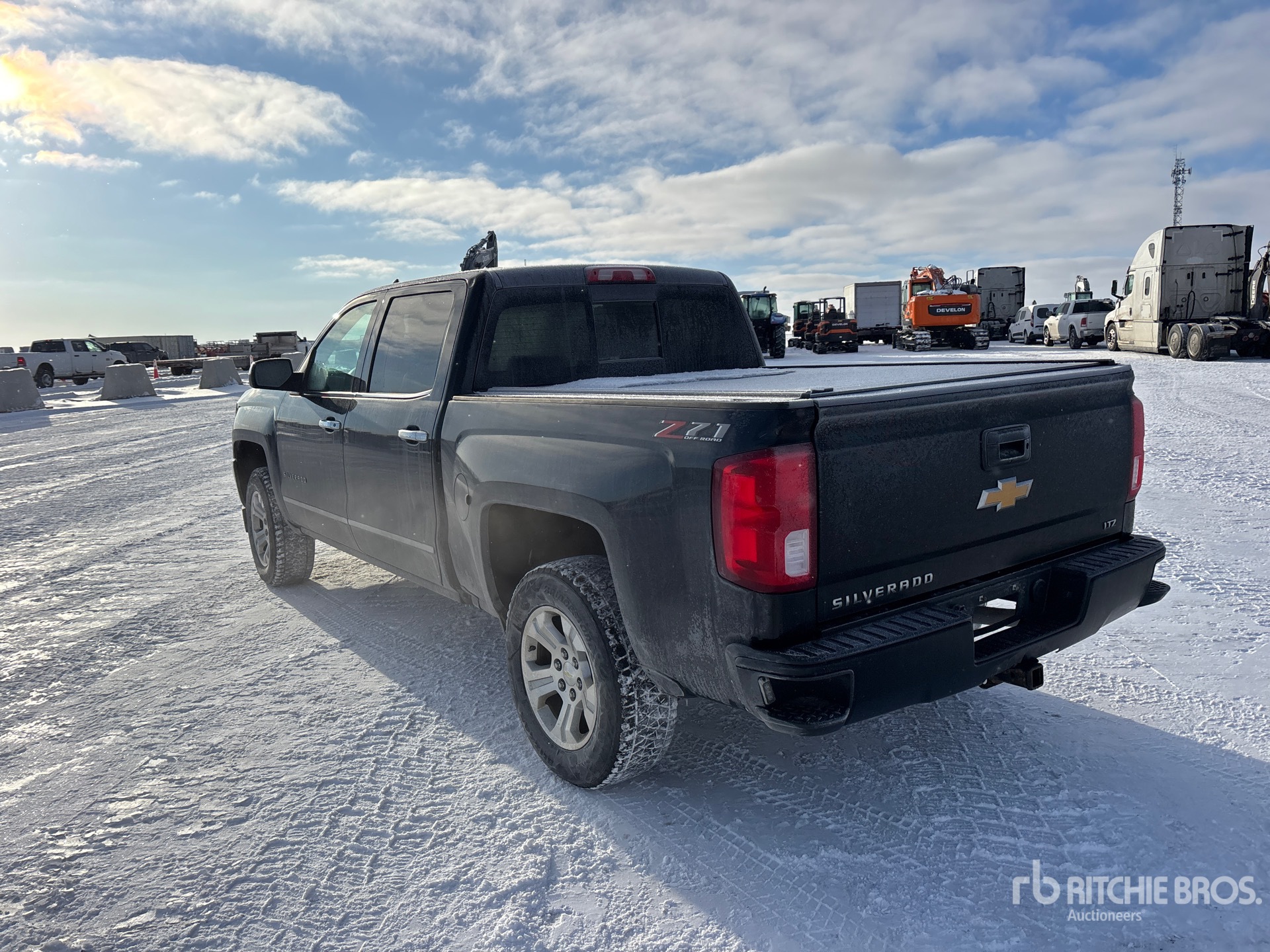 General Appearance with Foto, angolo posteriore sinistro