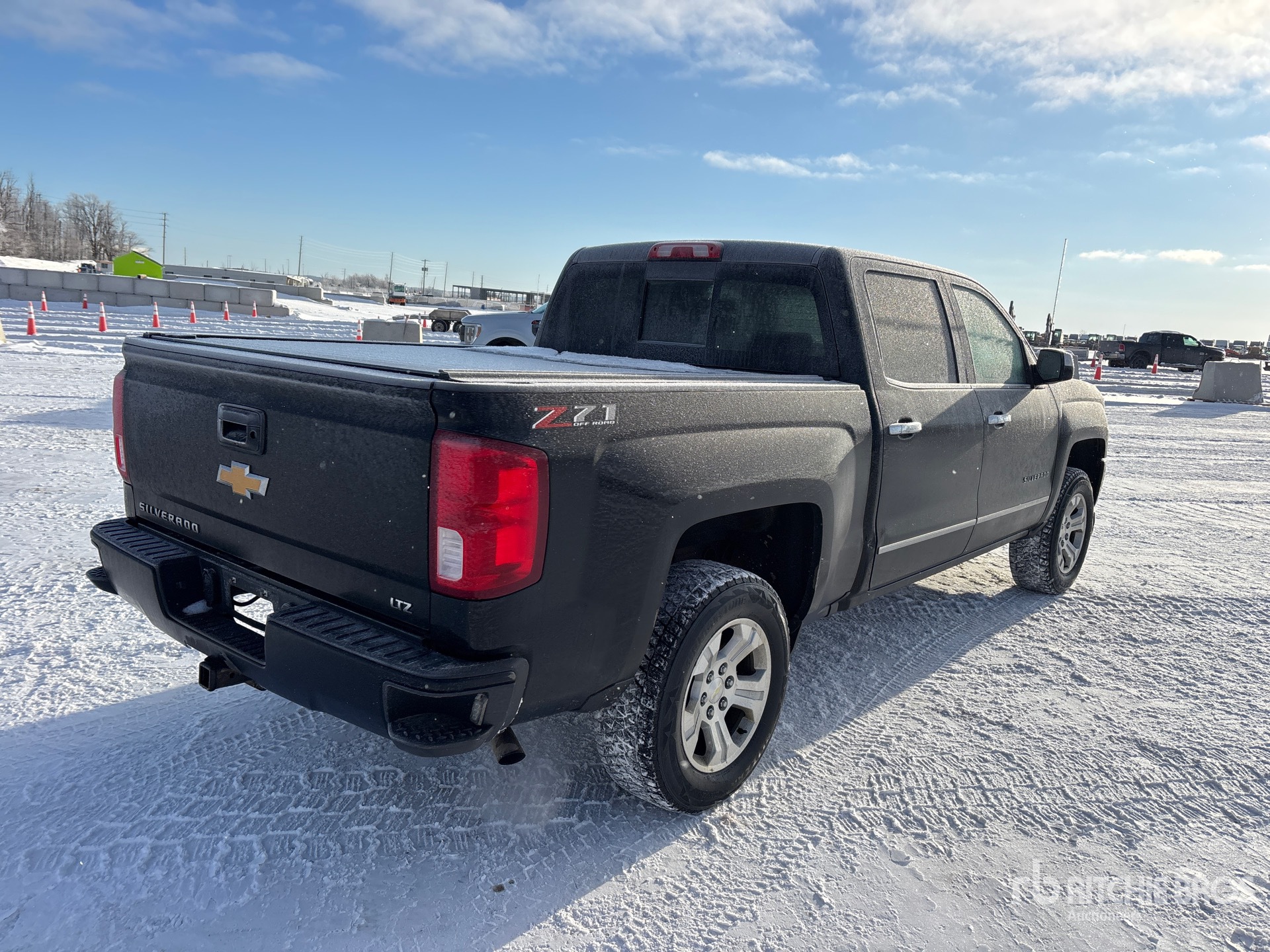 General Appearance with Foto, angolo anteriore sinistro