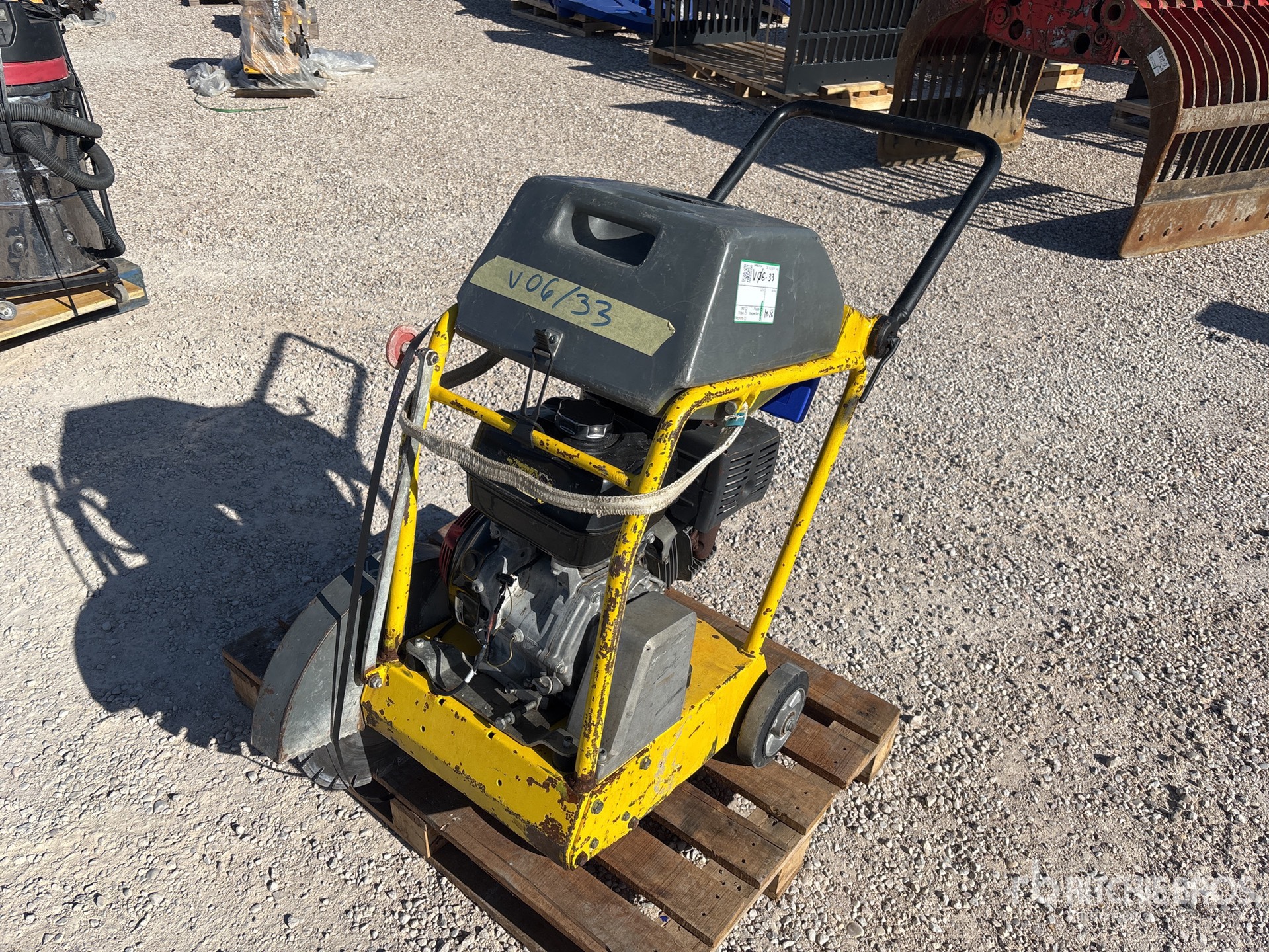 General Appearance with Bild, Ecke vorne links