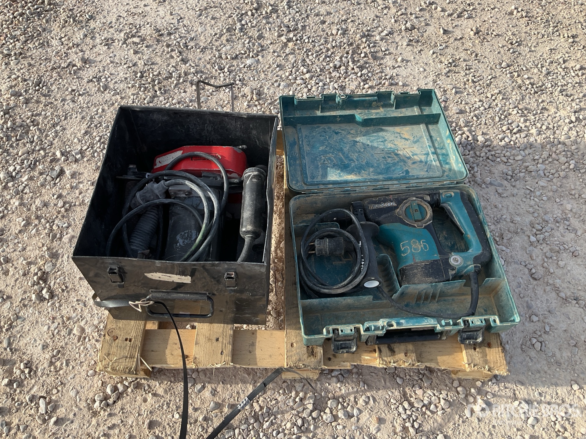 General Appearance with Bild, Ecke vorne links