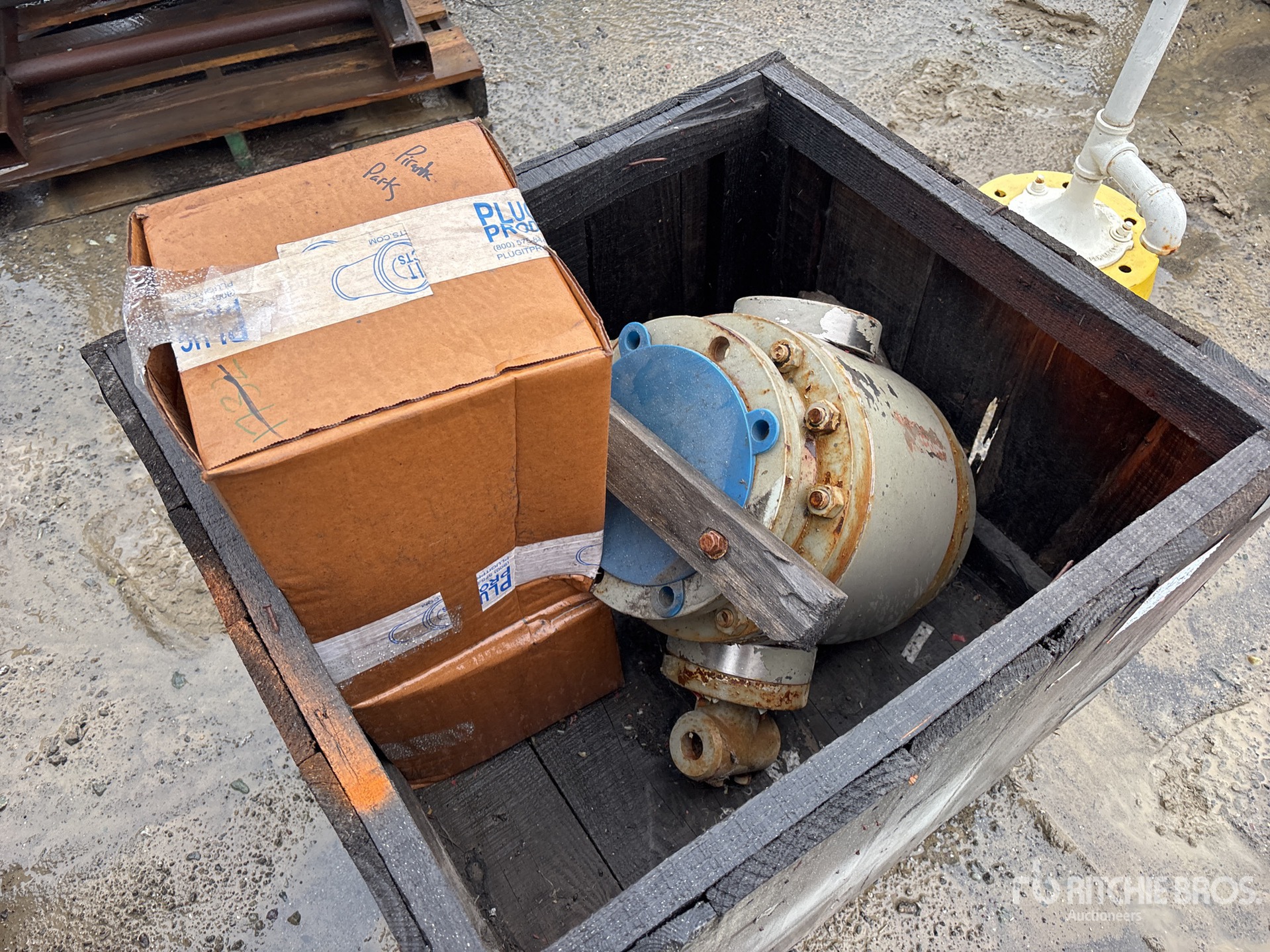 General Appearance with Bild, Ecke vorne rechts