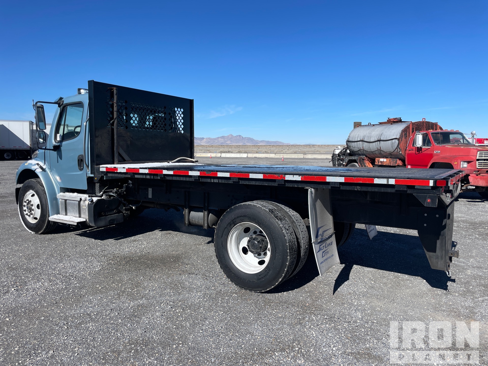 General Appearance with Bild, Ecke hinten links